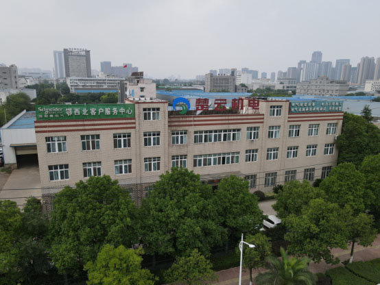 學(xué)勞模精神，樹(shù)先進(jìn)榜樣